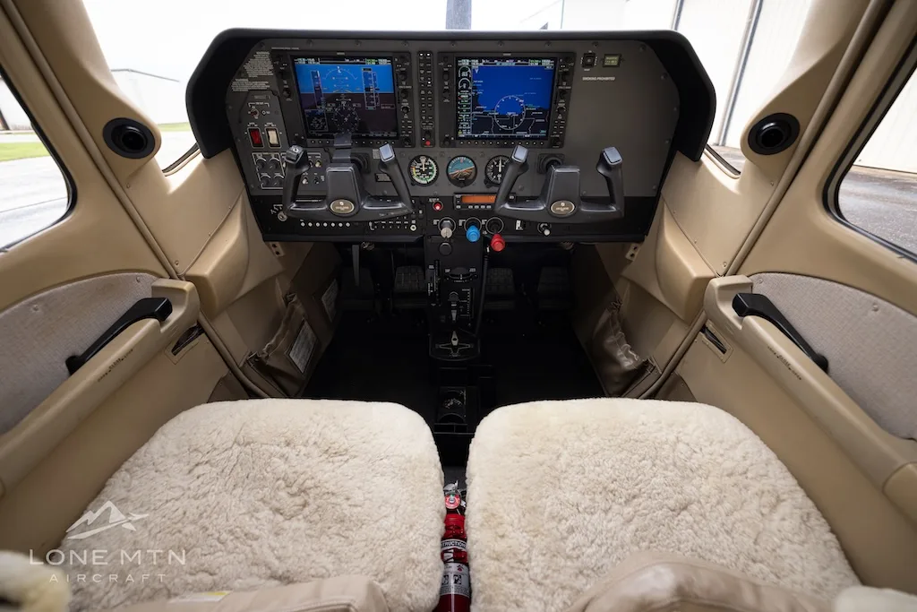 Cockpit and instrument panel of a 2006 Cessna T182T Skylane TC.