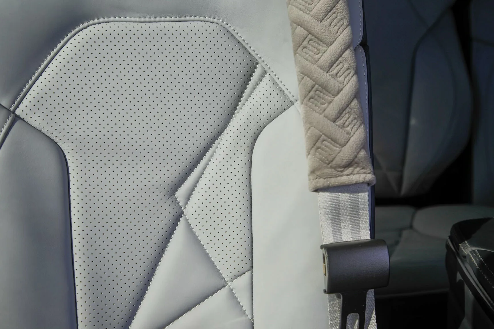 Cabin interior of a Cirrus N677ML SF50-G2+ Elite - Aerista.