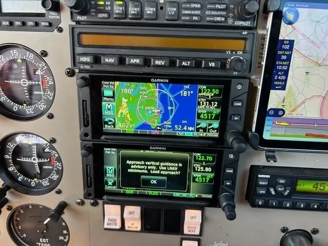 Avionics suite of a 2000 PIPER ARCHER III.