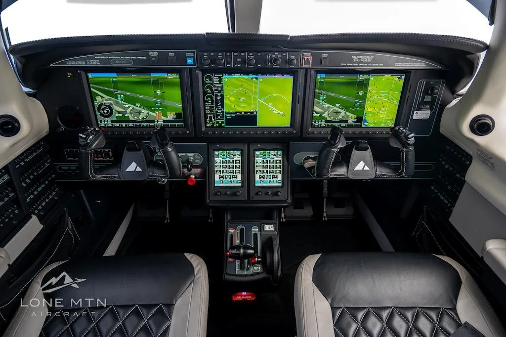 Cockpit and instrument panel of a 2022 Piper PA-46-600TP M600.