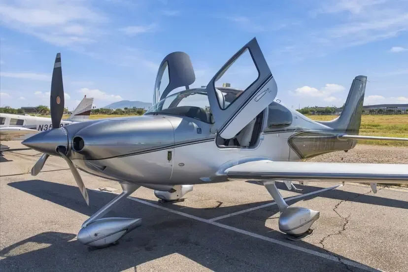 Exterior view of a 2022 Cirrus SR22T G6.