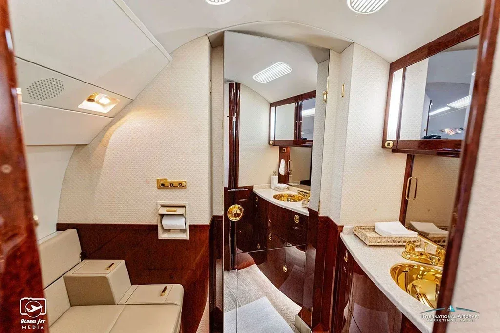 Cabin interior of a 2001 Dassault Falcon 900.