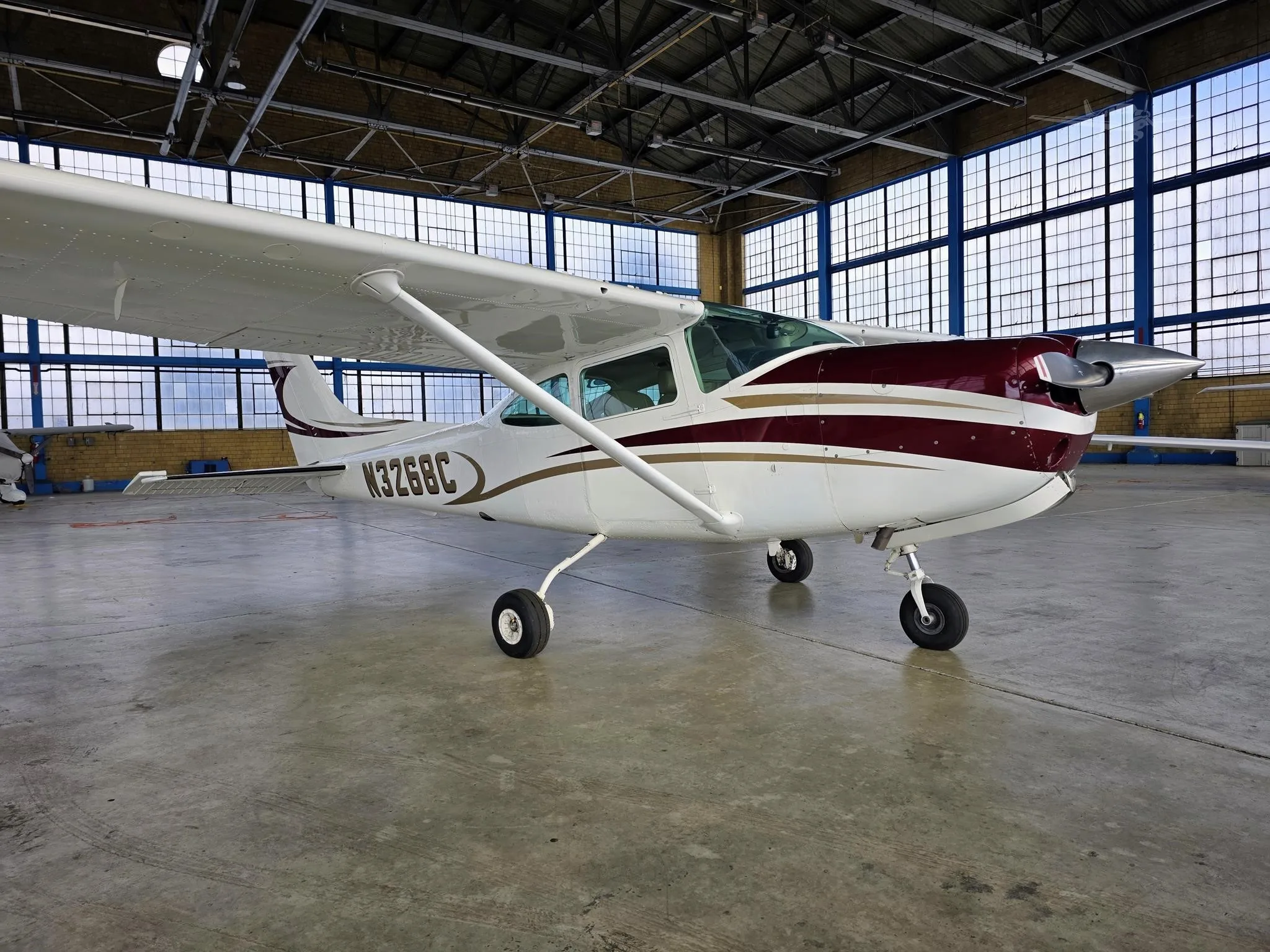 Exterior view of a 1978 CESSNA R182RG SKYLANE, N3268C.