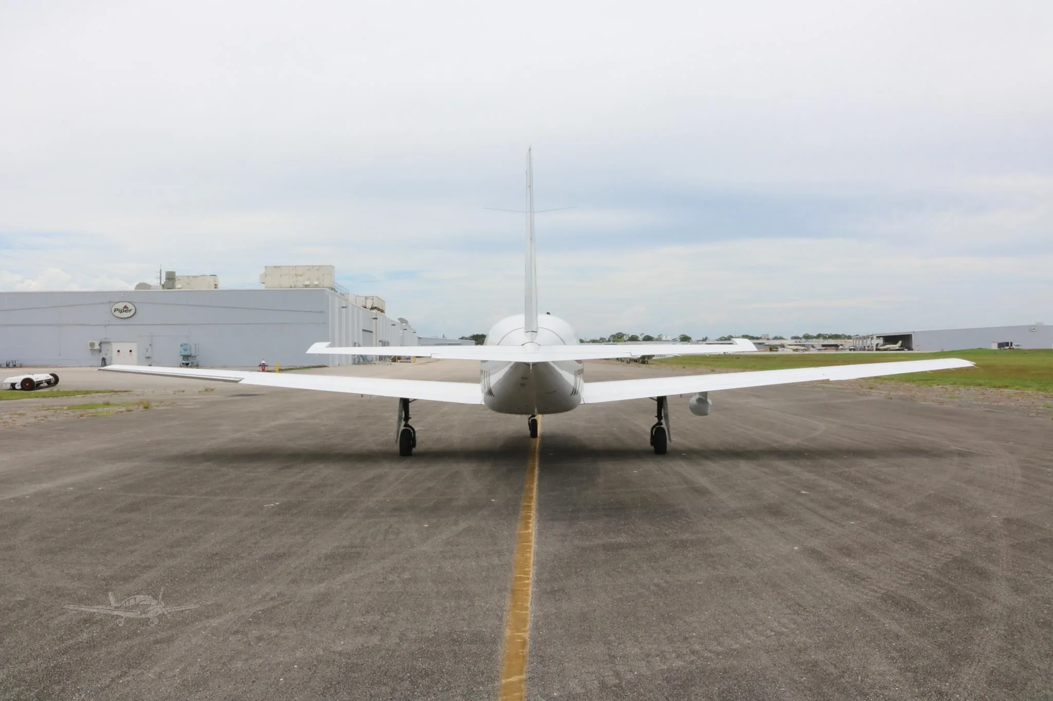 Exterior view of a 2026 PIPER M350, N776AM.