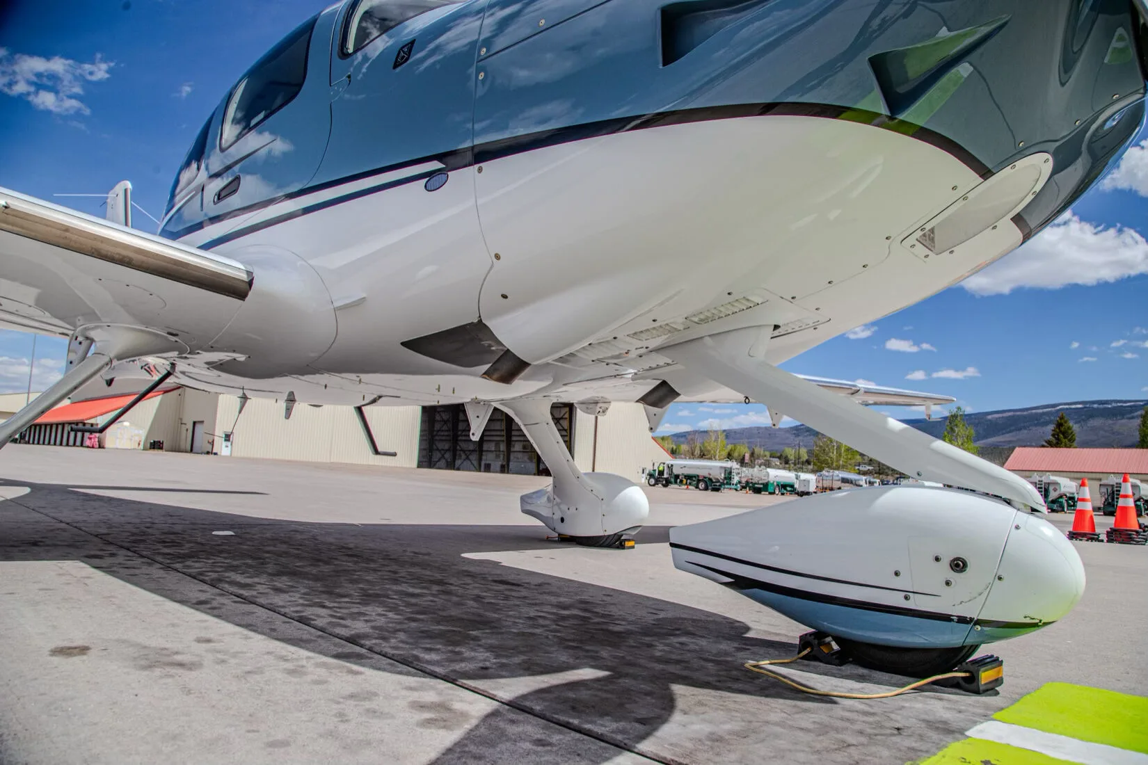 Exterior view of a 2019 Cirrus SR22-G6 TURBO, N332RM.