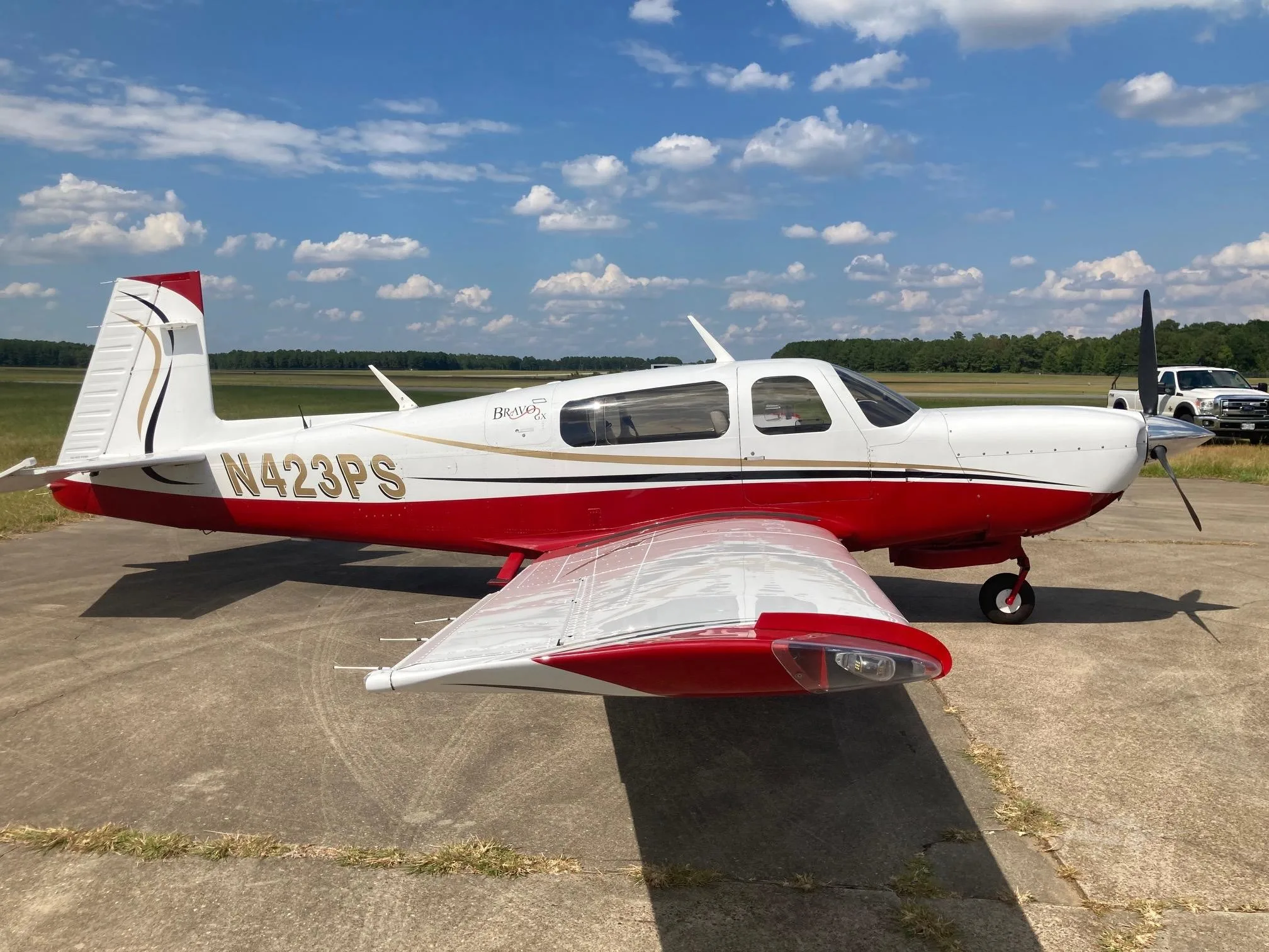 Exterior view of a 2005 MOONEY M20M GX BRAVO, N423PS.