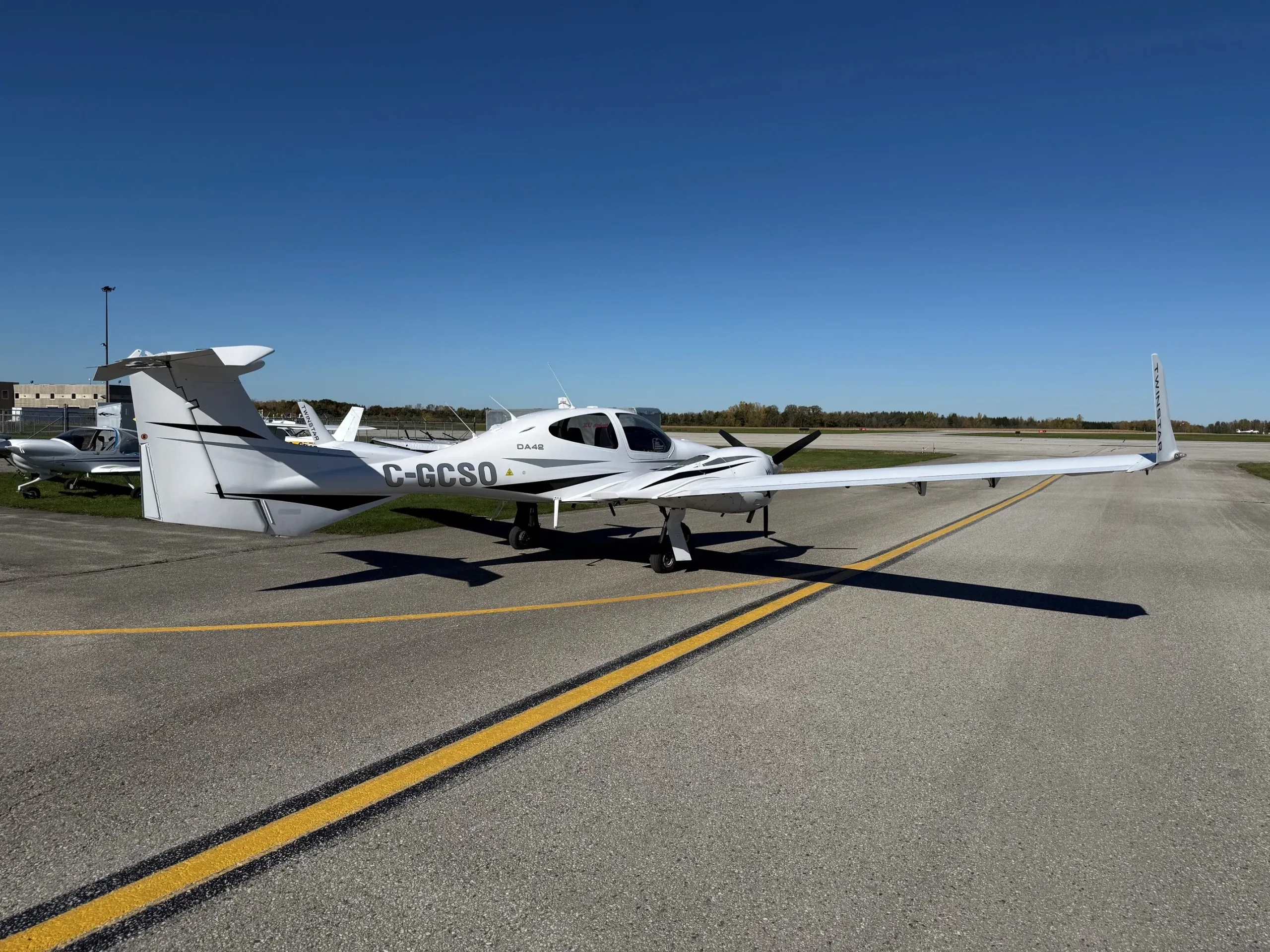 Exterior view of a 2004 Diamond DA, C-GCSO.