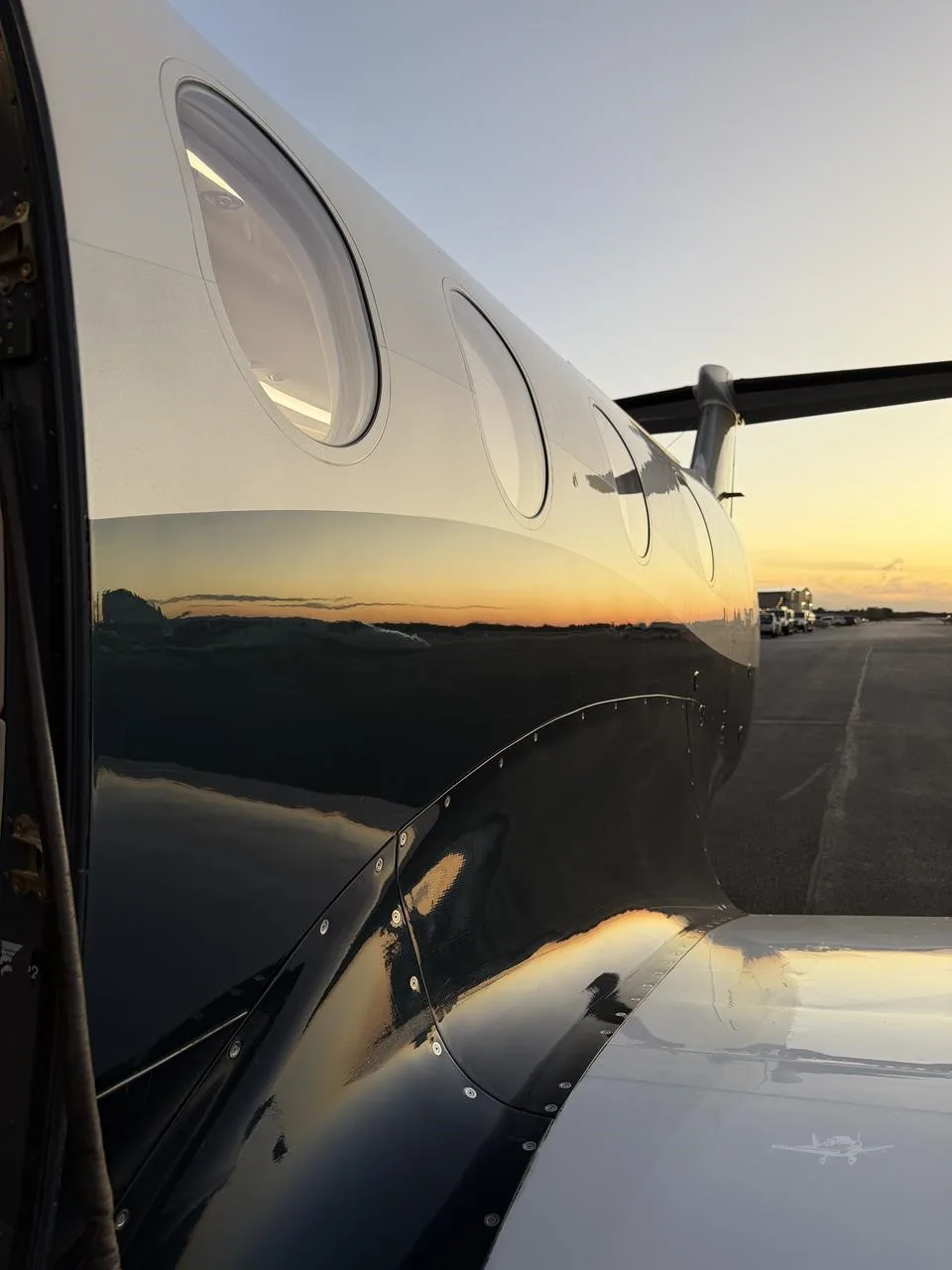 Exterior view of a 2011 PILATUS PC-12 NG, N886BM.