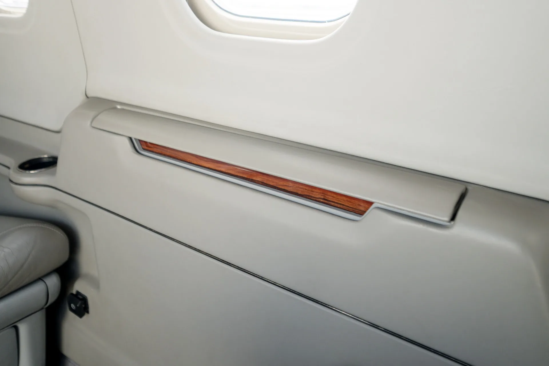 Cabin interior of a 2006 Daher tbm 850 0362 c fruu.