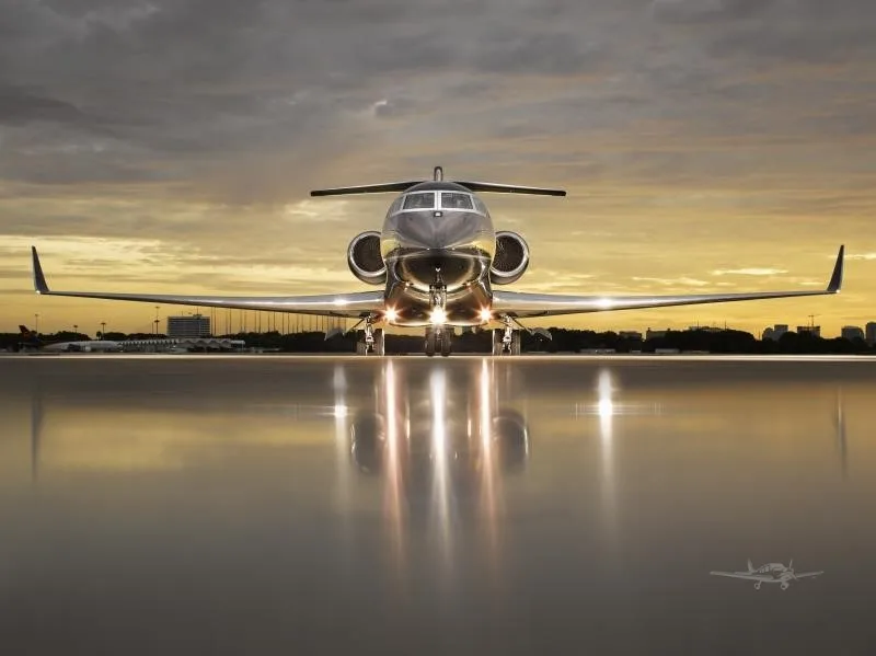 Exterior view of a 2014 GULFSTREAM G650ER, N700NM.