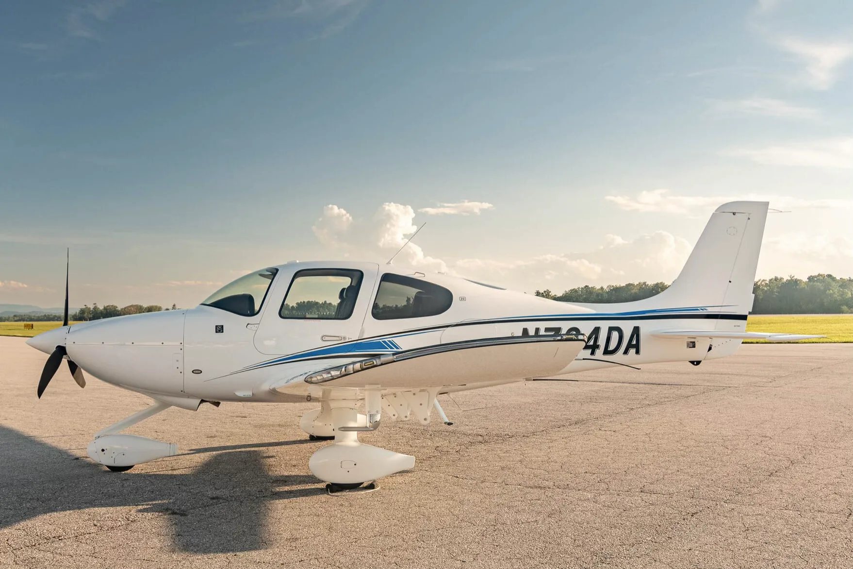 Exterior view of a 2023 Cirrus SR20-G6, N724DA.