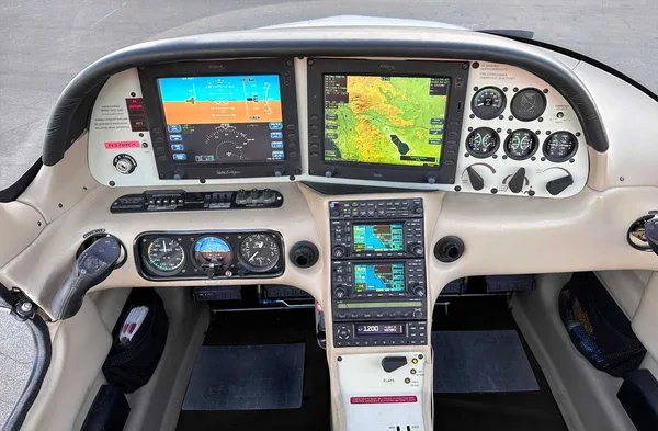 Cockpit and instrument panel of a 2004 Cirrus SR20.