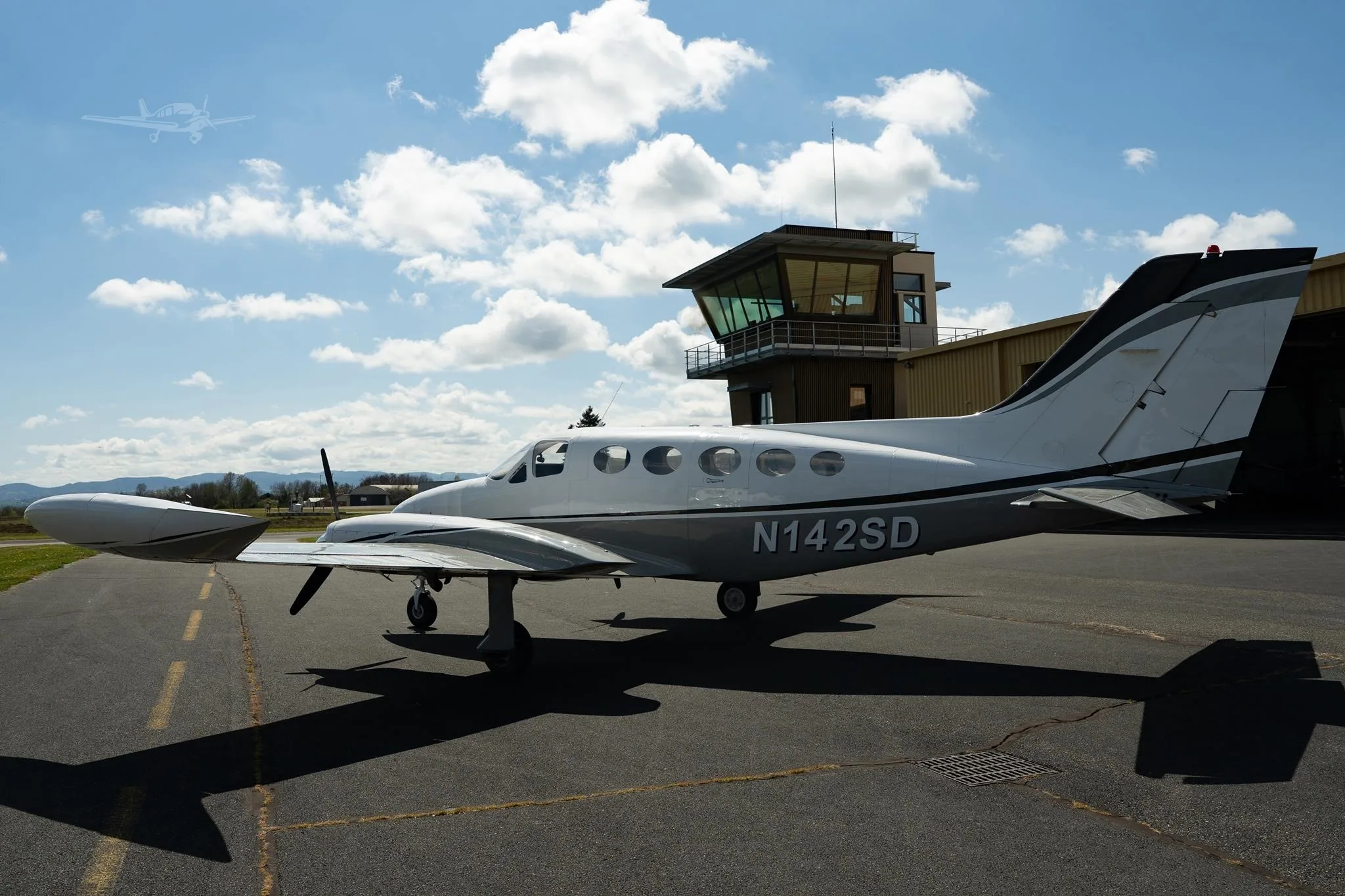 Exterior view of a 1975 CESSNA 414, N142SD.