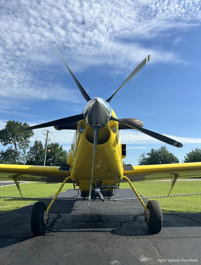 Exterior view of a 2019 Air Tractor 802A, N62370.