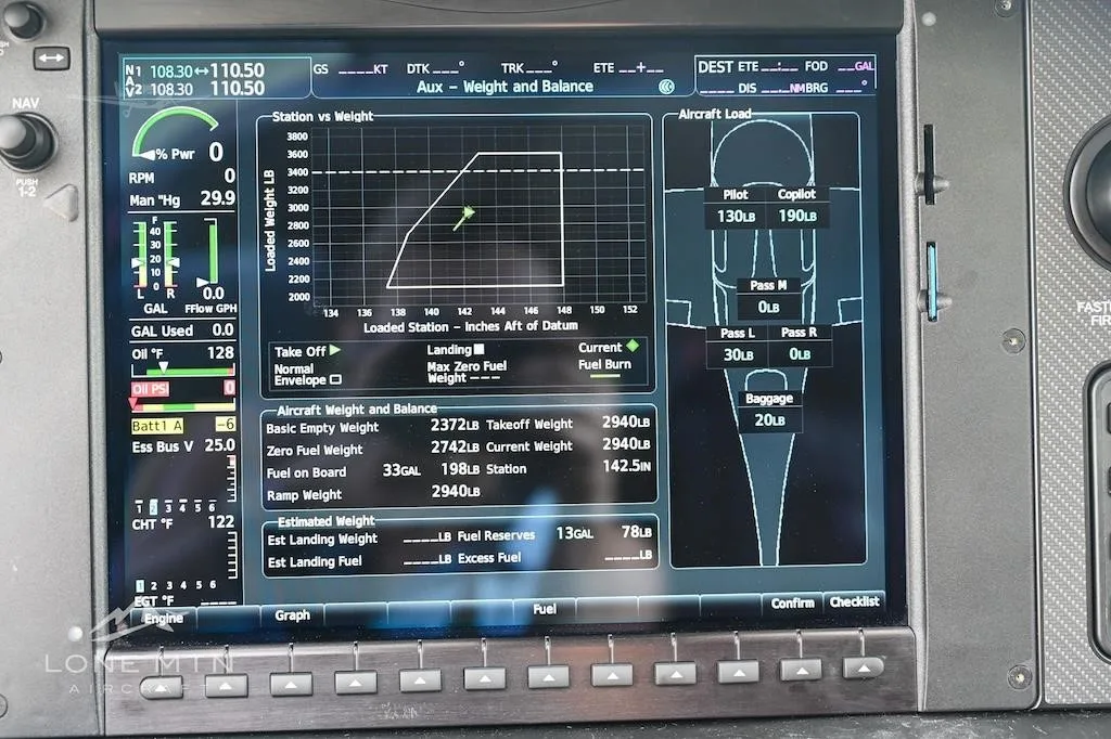 Avionics suite of a 2021 CIRRUS SR22-G6.
