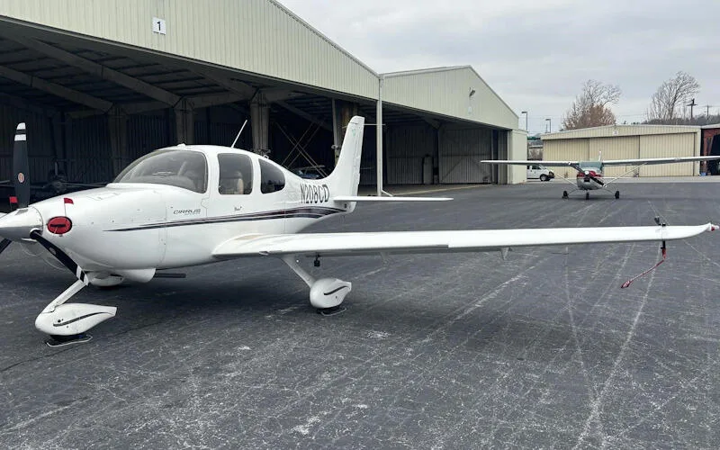 Exterior view of a 2000 Cirrus SR20 G1.