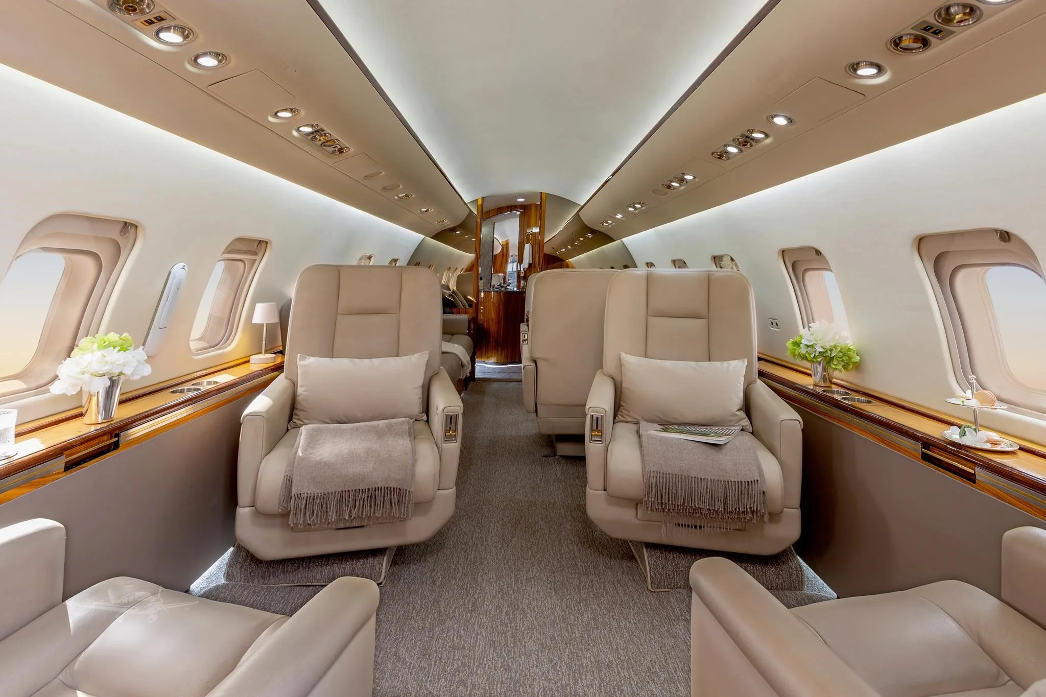 Cabin interior of a 2000 BOMBARDIER CHALLENGER 604.