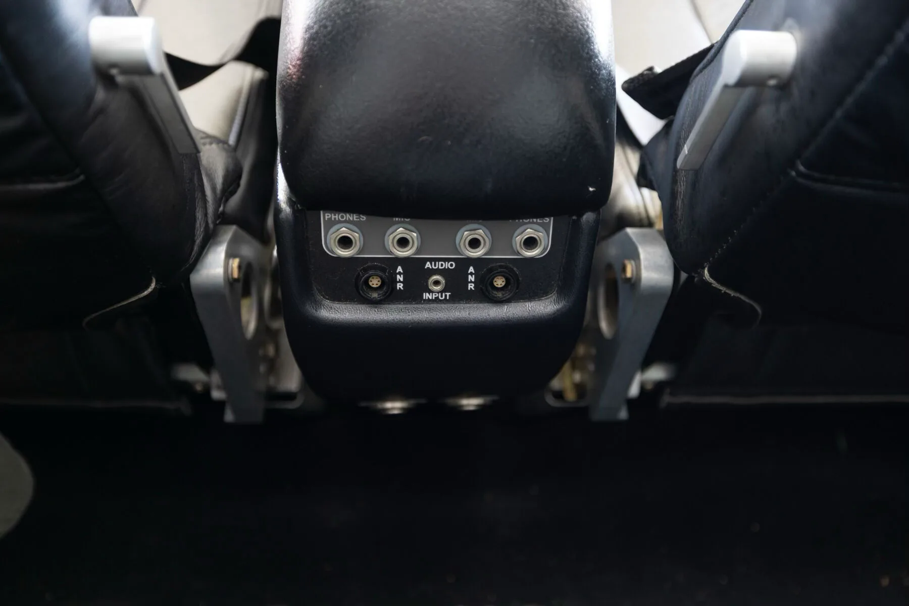 Cockpit and instrument panel of a 2005 Cirrus SR22-G2 GTS.