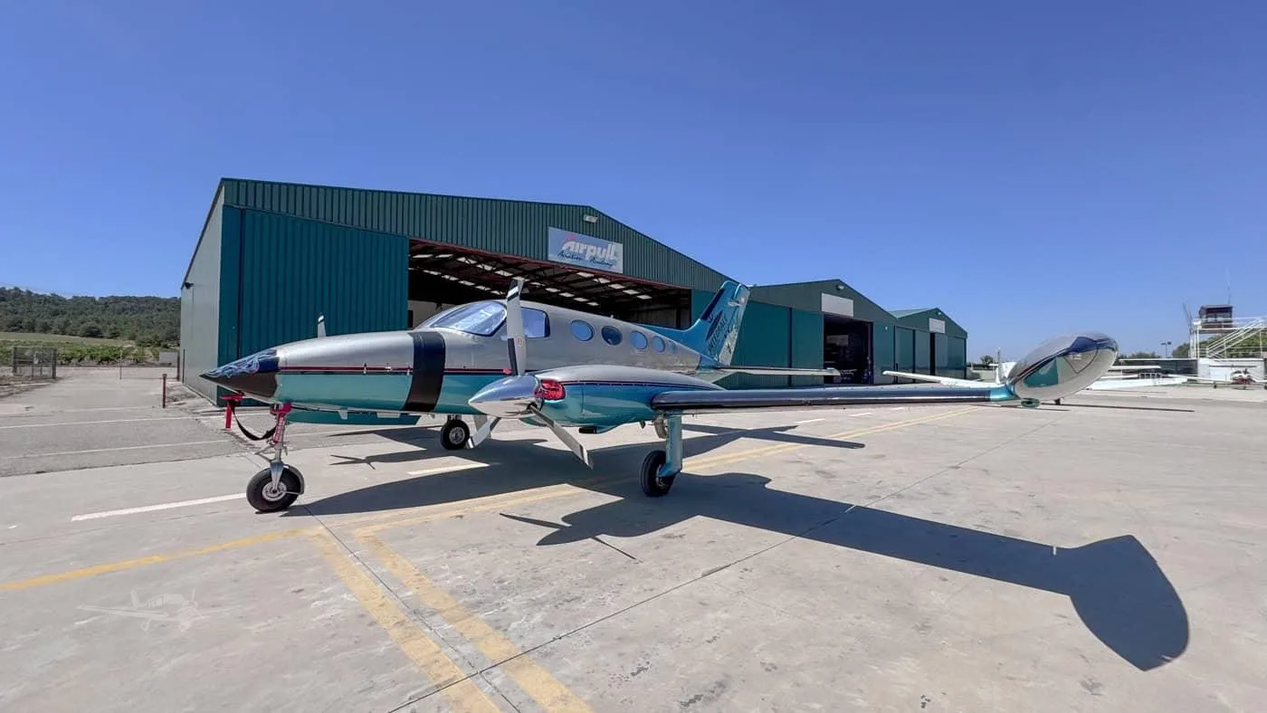 Exterior view of a 1974 CESSNA 414, EC-FJF.