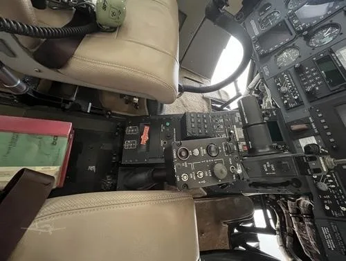Cockpit and instrument panel of a 2005 BELL 430.
