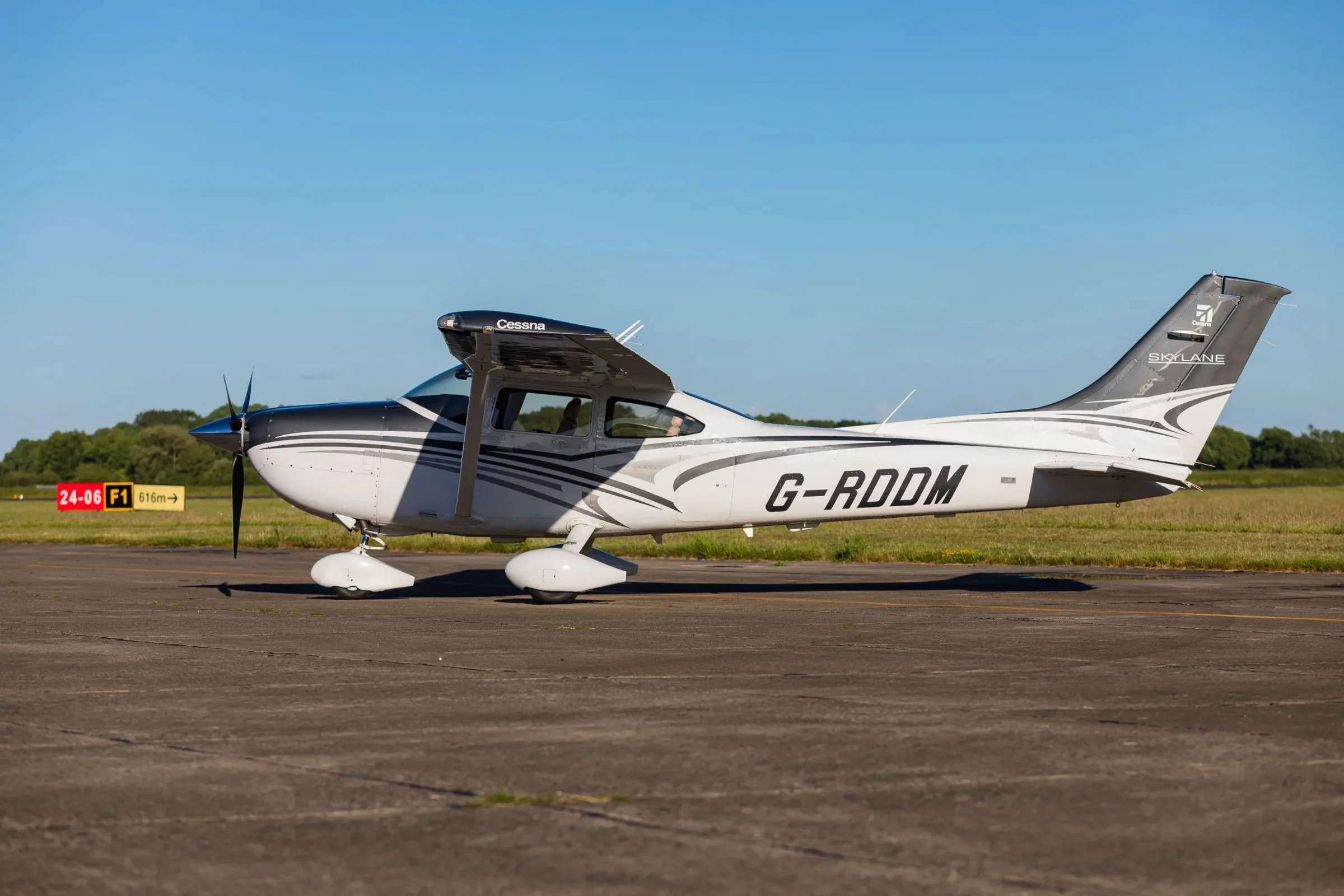 Exterior view of a 2015 Cessna 182T Skylane, G-RDDM.