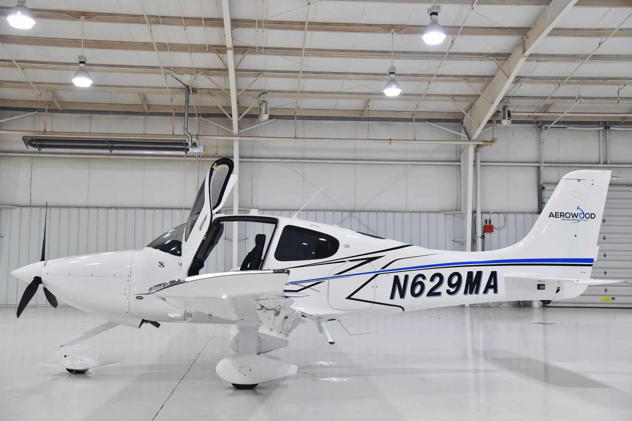 Exterior view of a 2025 CIRRUS SR20-G7, N629MA.
