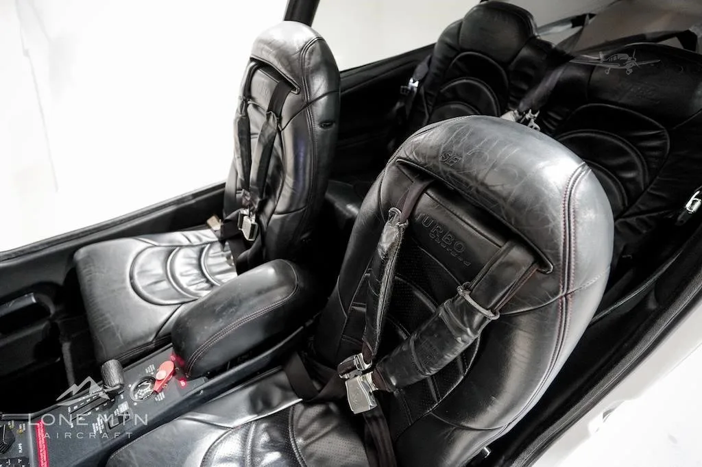 Cabin interior of a 2006 CIRRUS SR22-G2 TURBO.