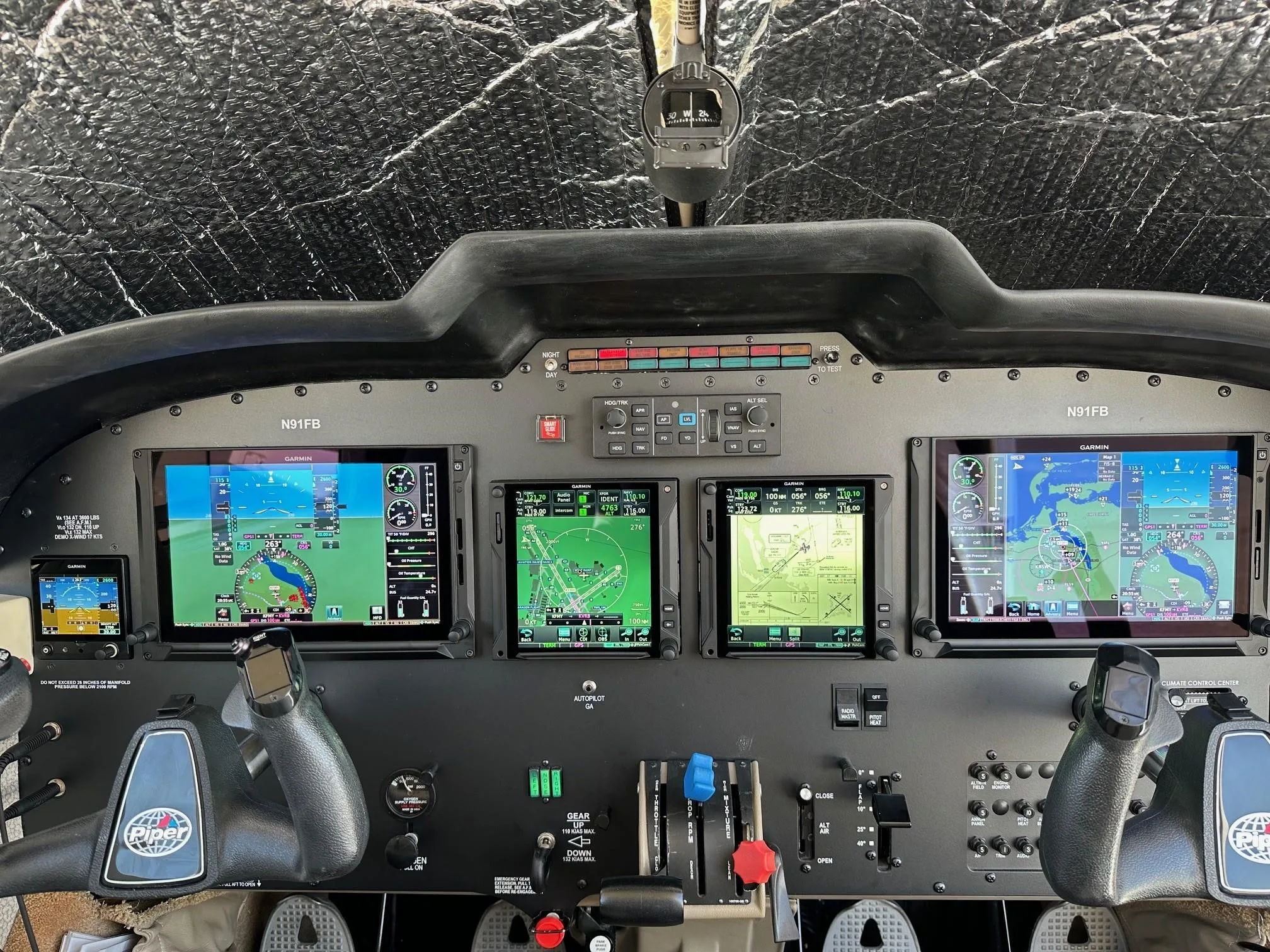 Cockpit and instrument panel of a 2003 PIPER SARATOGA II TC.