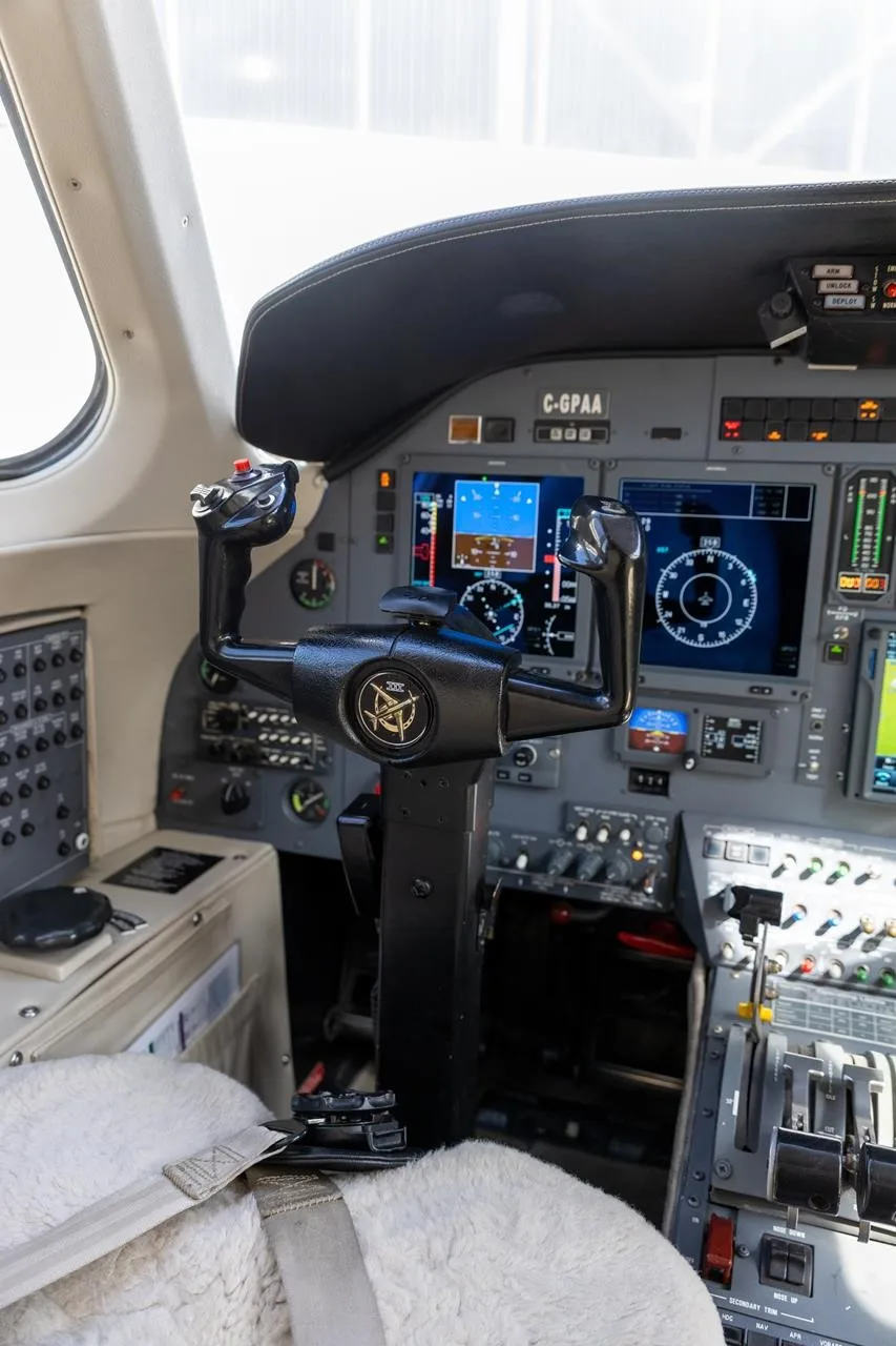 Cockpit and instrument panel of a 1985 CESSNA CITATION III.