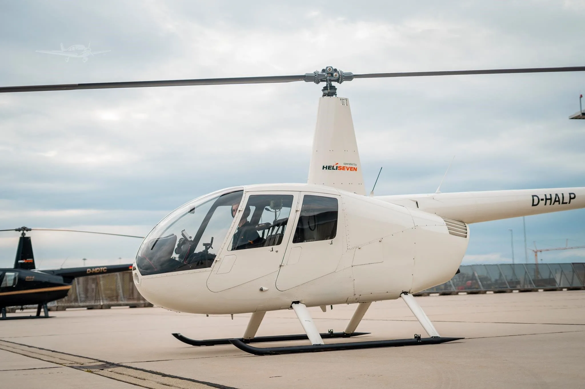 Exterior view of a 1999 ROBINSON R44 RAVEN I, D-HALP.