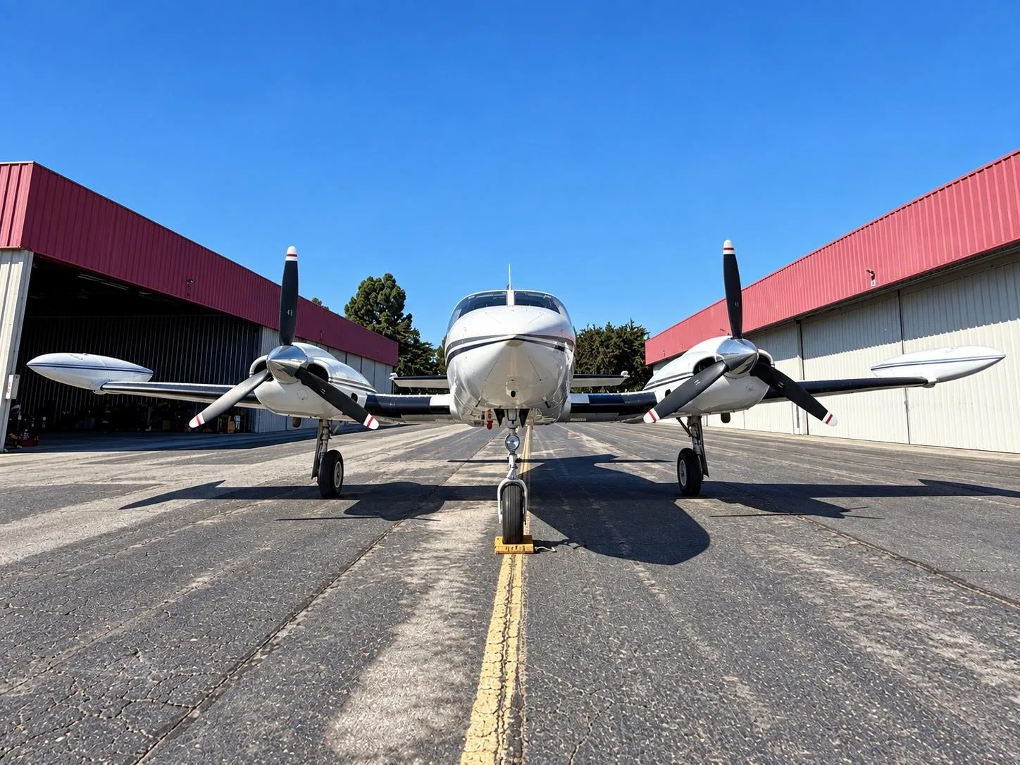 Exterior view of a 1973 CESSNA 421B, N711TP.