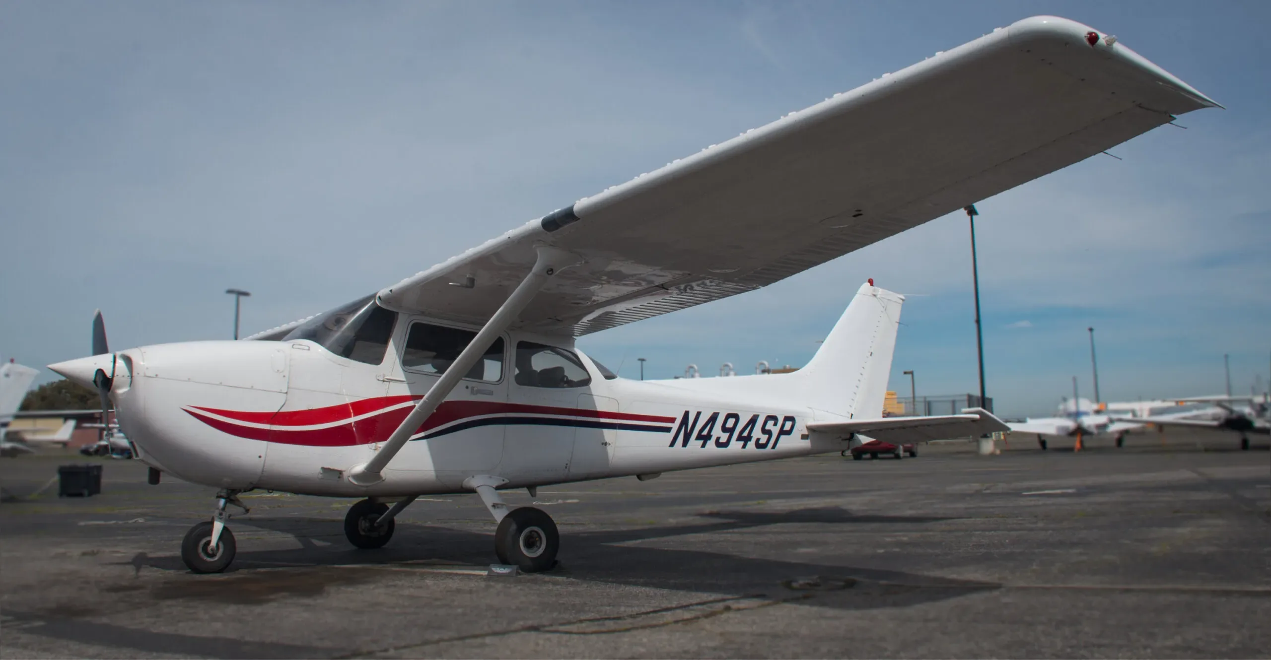 Cockpit and instrument panel of a 1998 Cessna Skyhawk 172S.