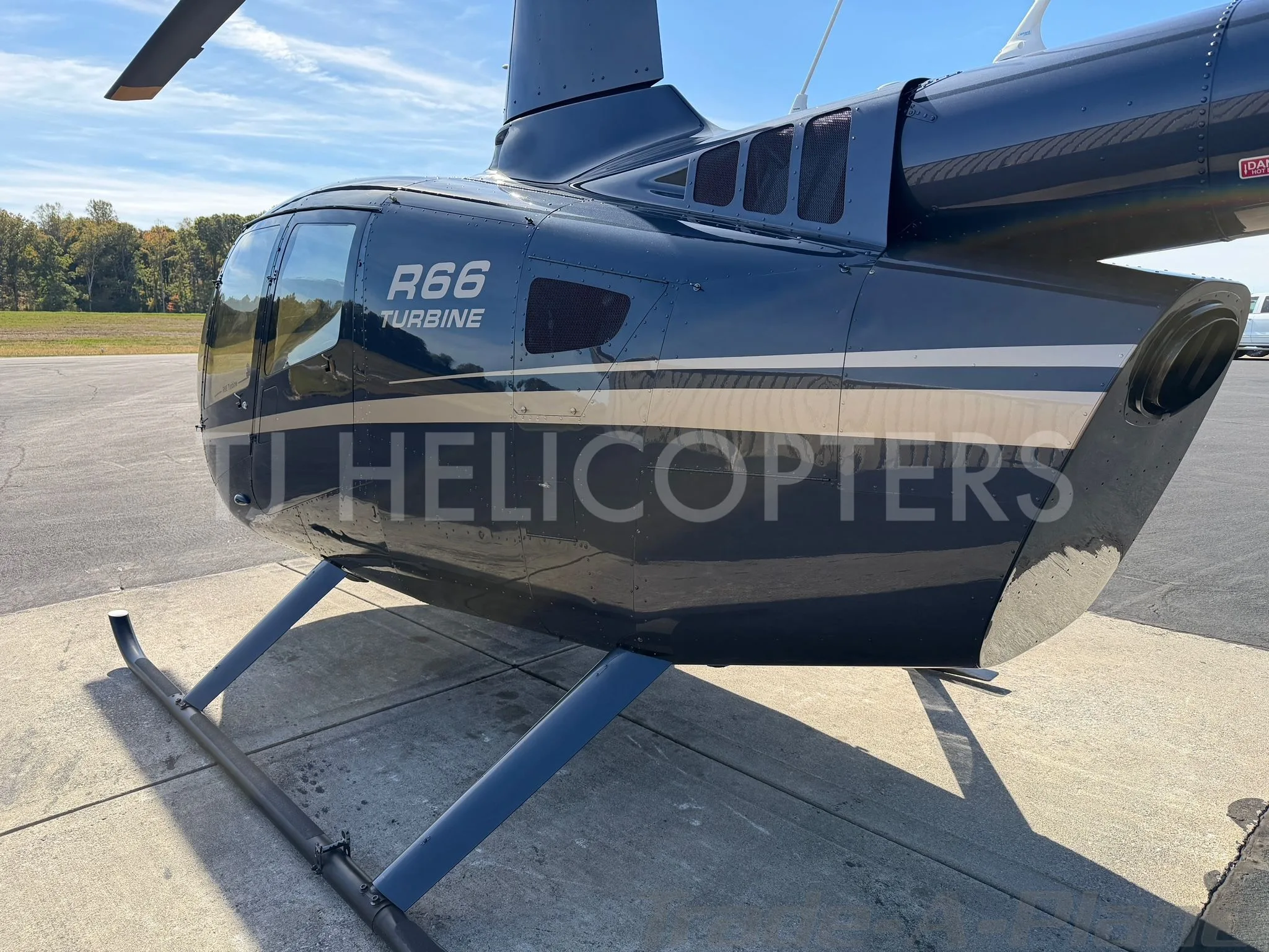 Exterior view of a 2018 ROBINSON R66.