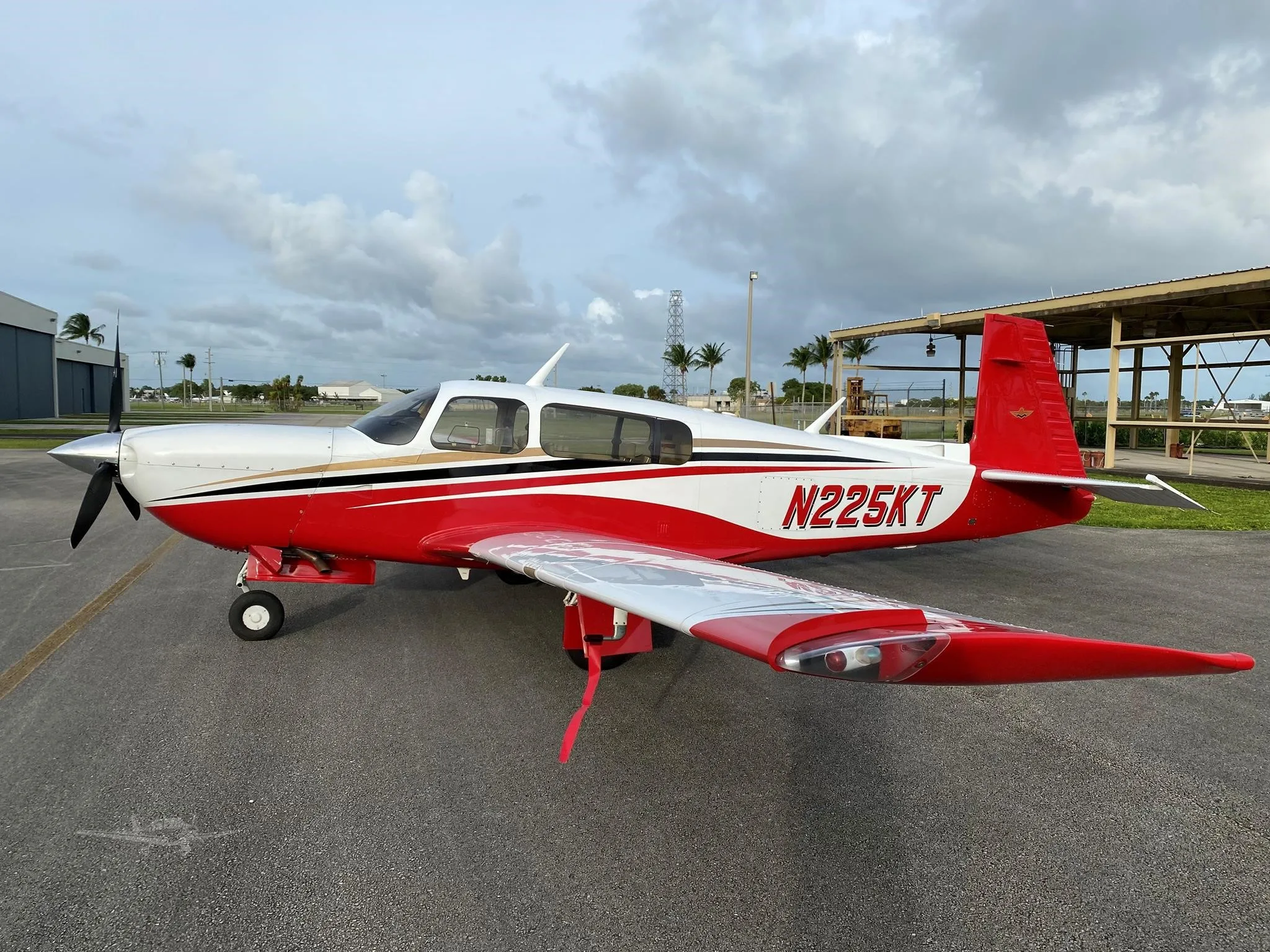 Exterior view of a 1993 MOONEY M20M TLS, N225KT.