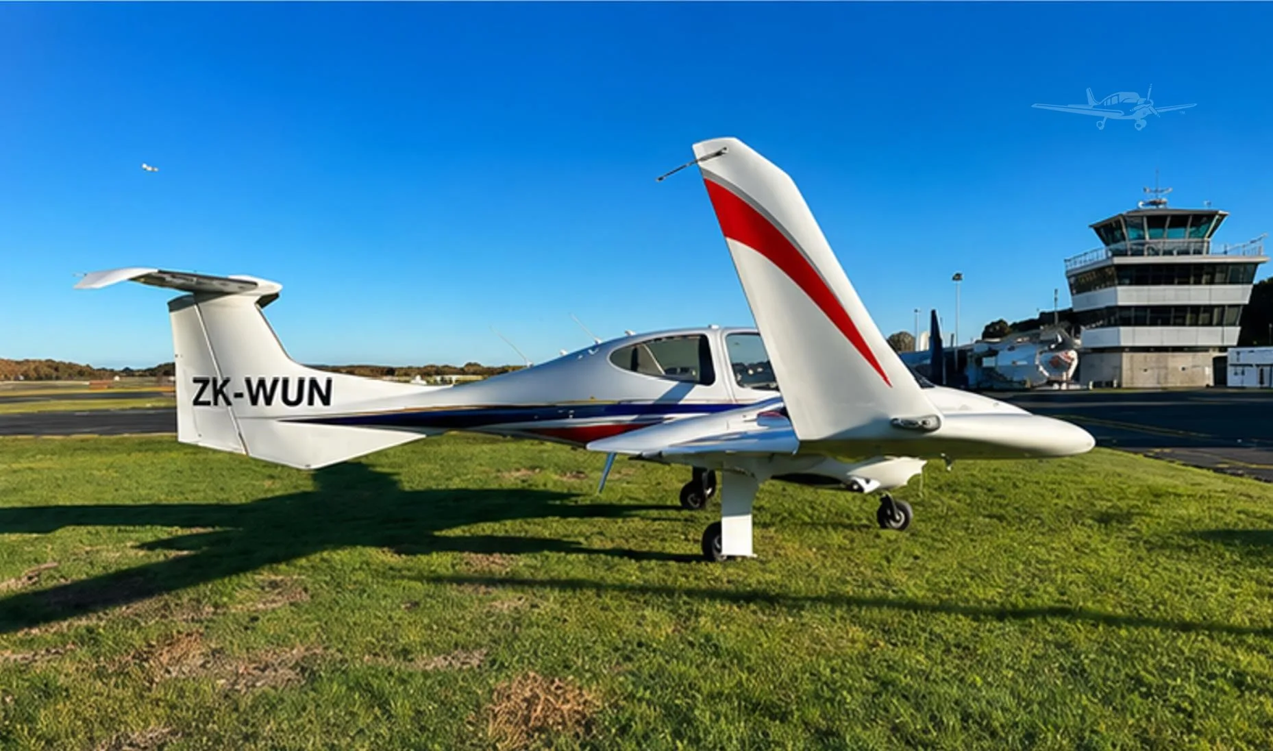 Exterior view of a 2017 DIAMOND DA42 NG, ZK-WUN.