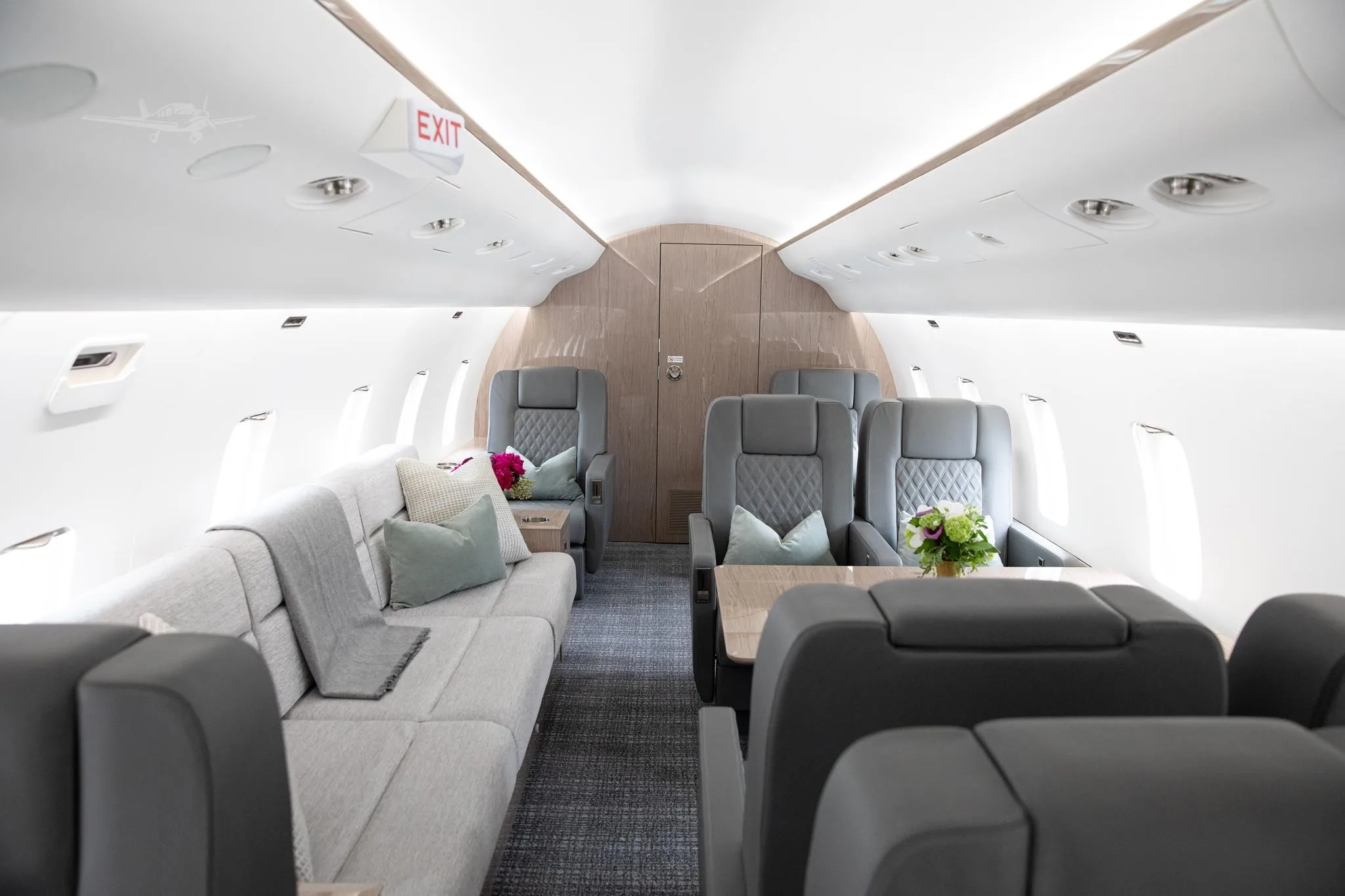 Cabin interior of a 2004 BOMBARDIER CHALLENGER 850.