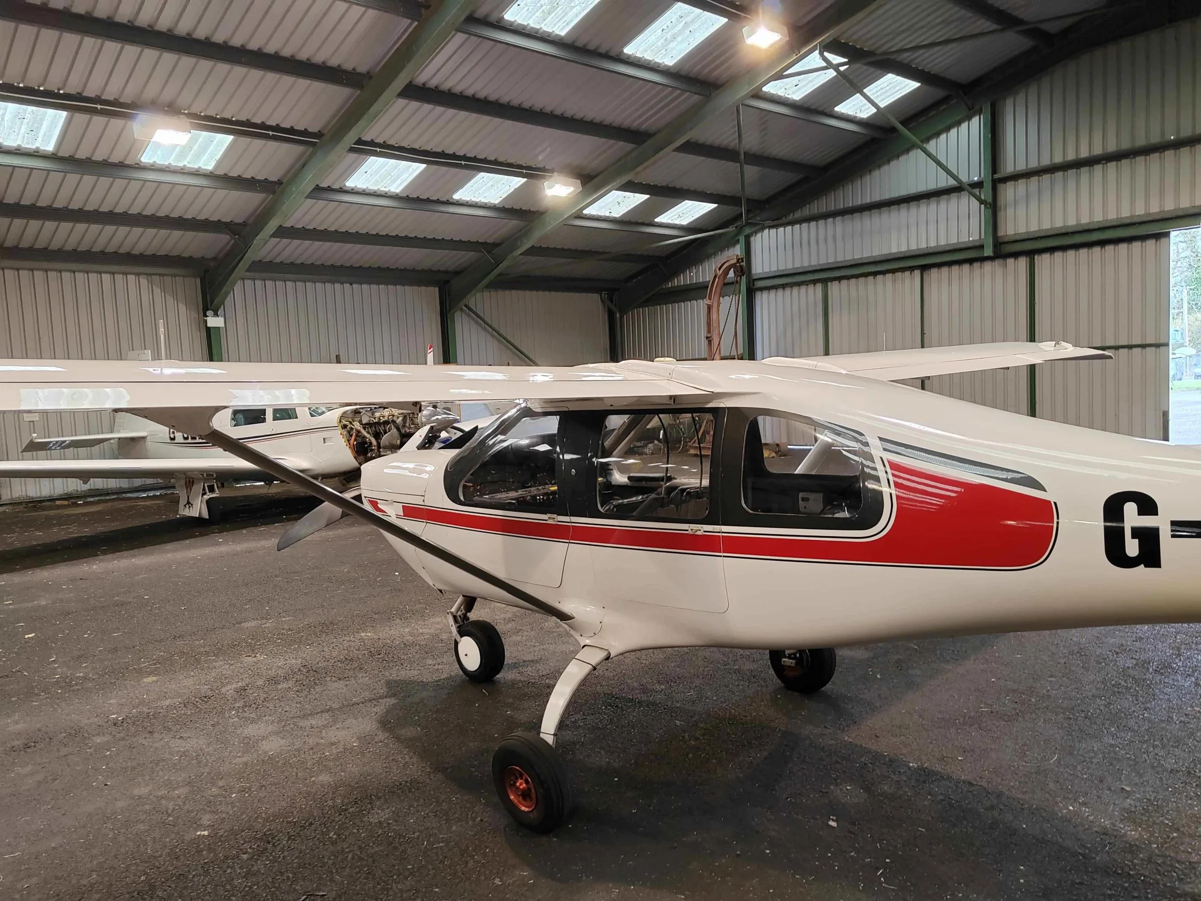 Exterior view of a 2004 Jabiru J400.