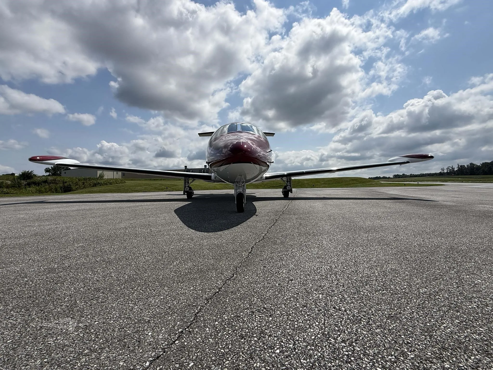 Exterior view of a 2008 ECLIPSE 500, N21YR.