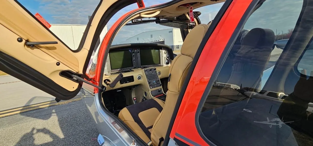 Cabin interior of a 2023 CIRRUS SR22-G6.