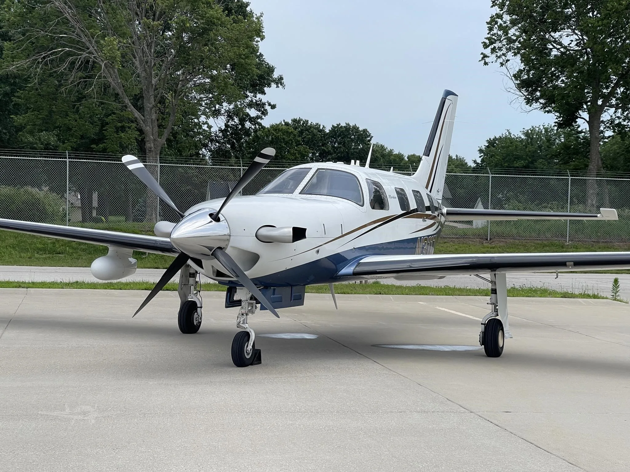 Exterior view of a 2006 PIPER MERIDIAN, N3117V.