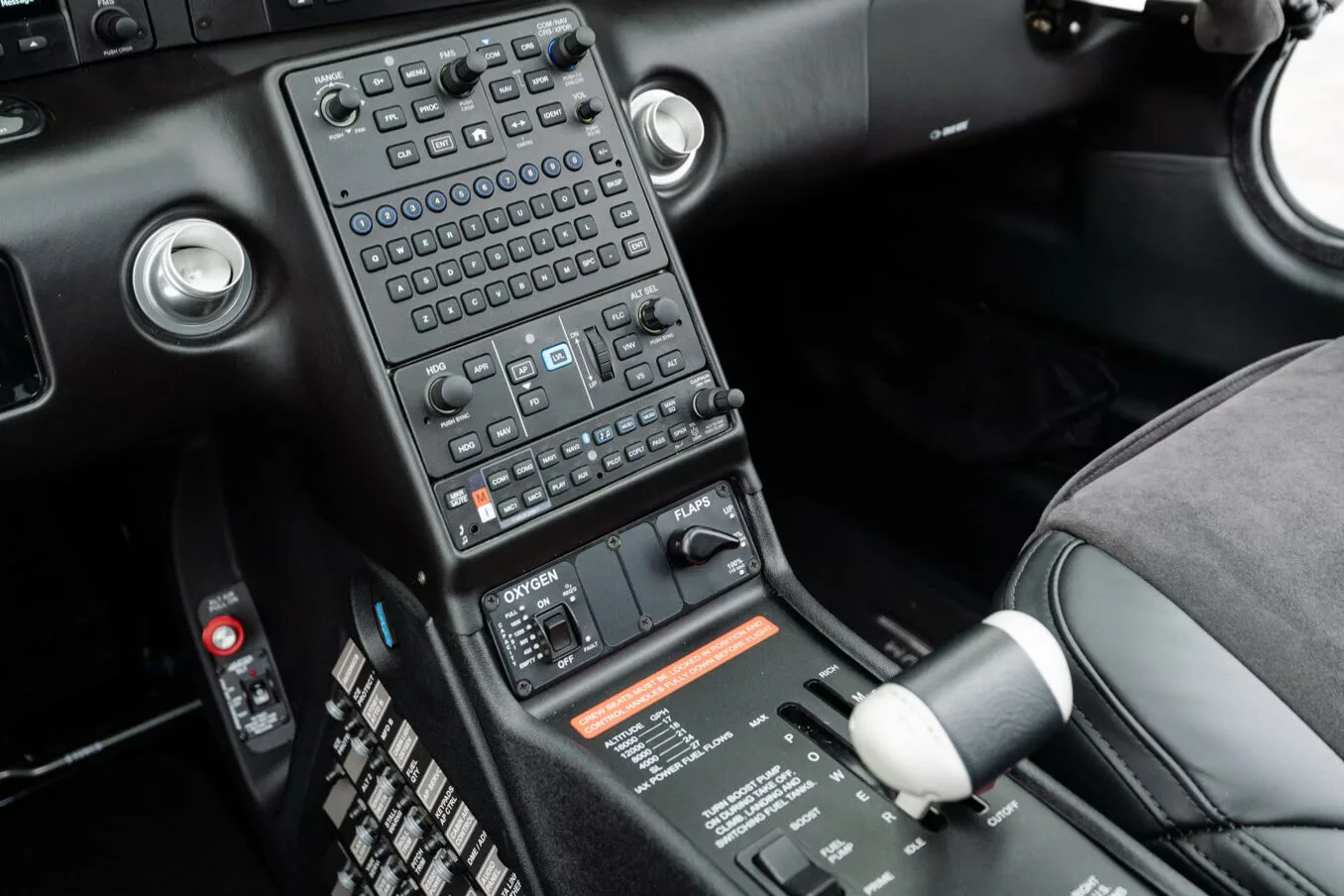 Avionics suite of a Cirrus SR22-G6 GTS.