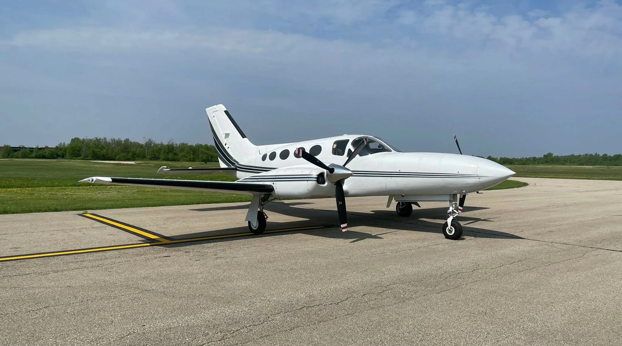 Exterior view of a 1978 Cessna 421 C.
