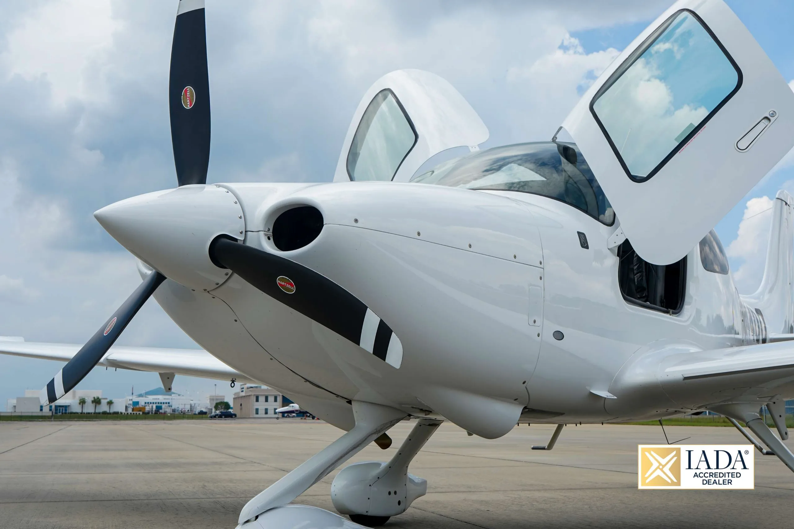 Exterior view of a 2019 Cirrus SR20 G6.