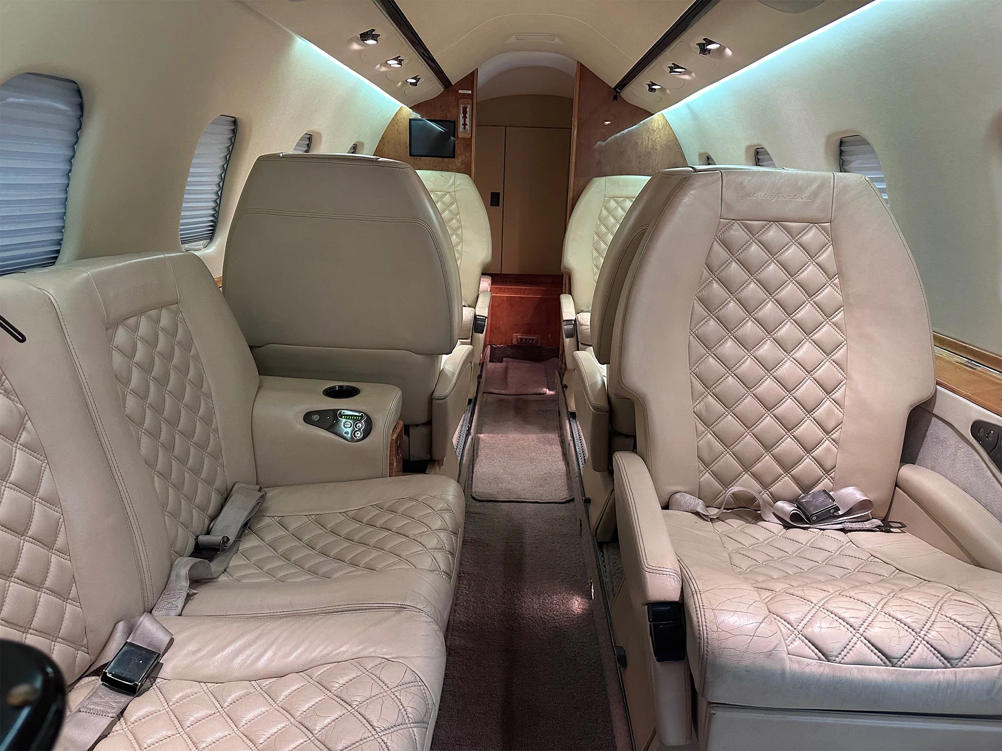 Cabin interior of a 1998 Learjet 60 sn 60 148.