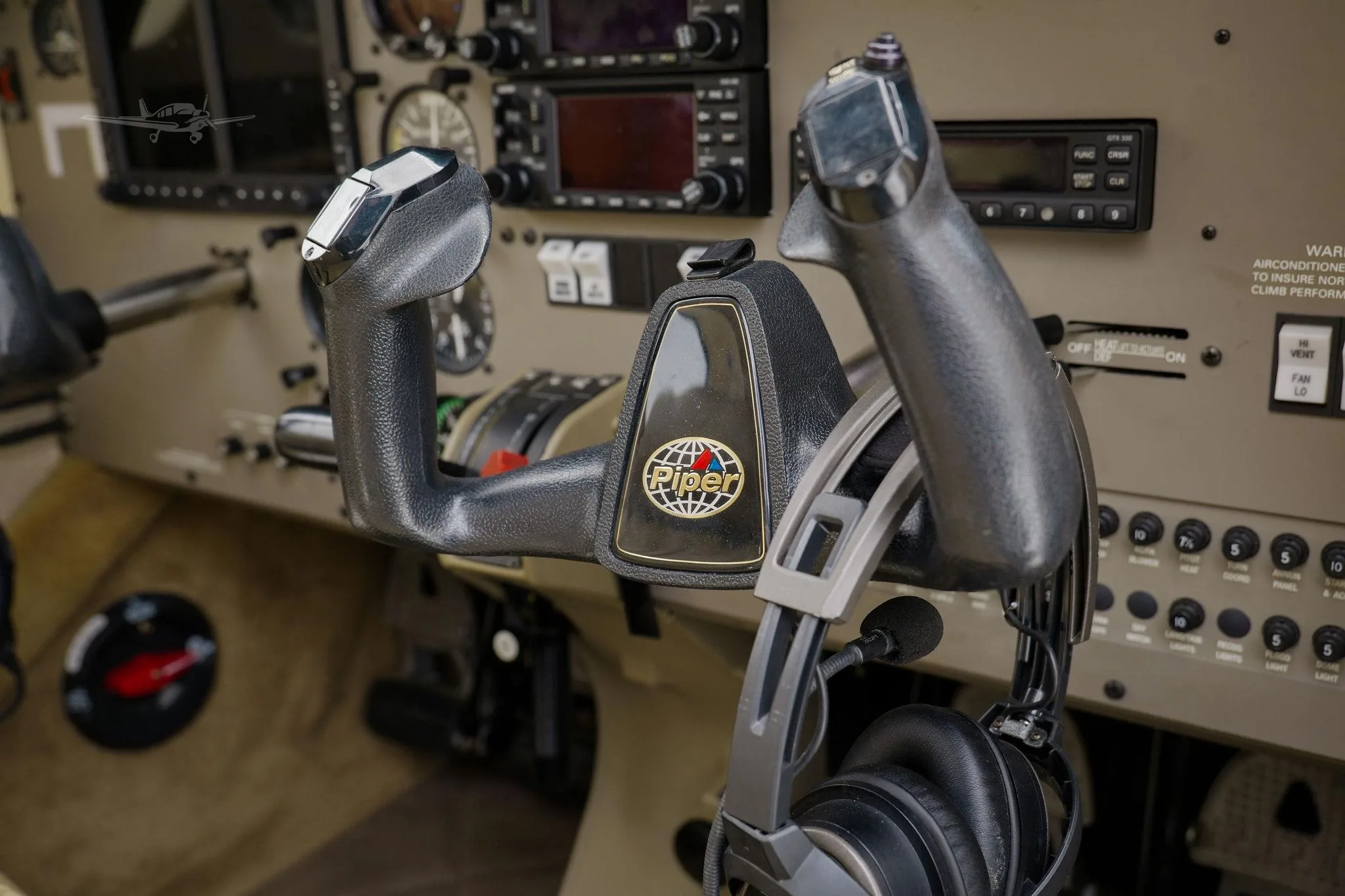 Cockpit and instrument panel of a 2010 PIPER ARCHER III.