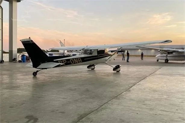 Exterior view of a 1977 CESSNA 152, PP-ONB.