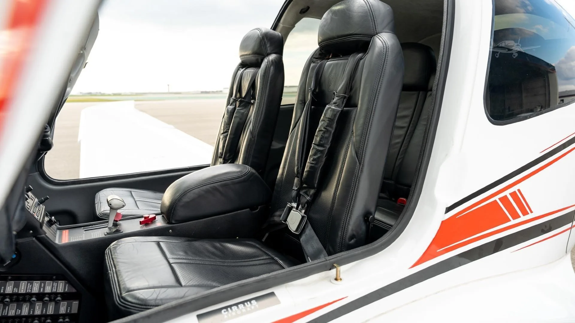 Exterior view of a 2022 CIRRUS SR20-G6, N284DP.