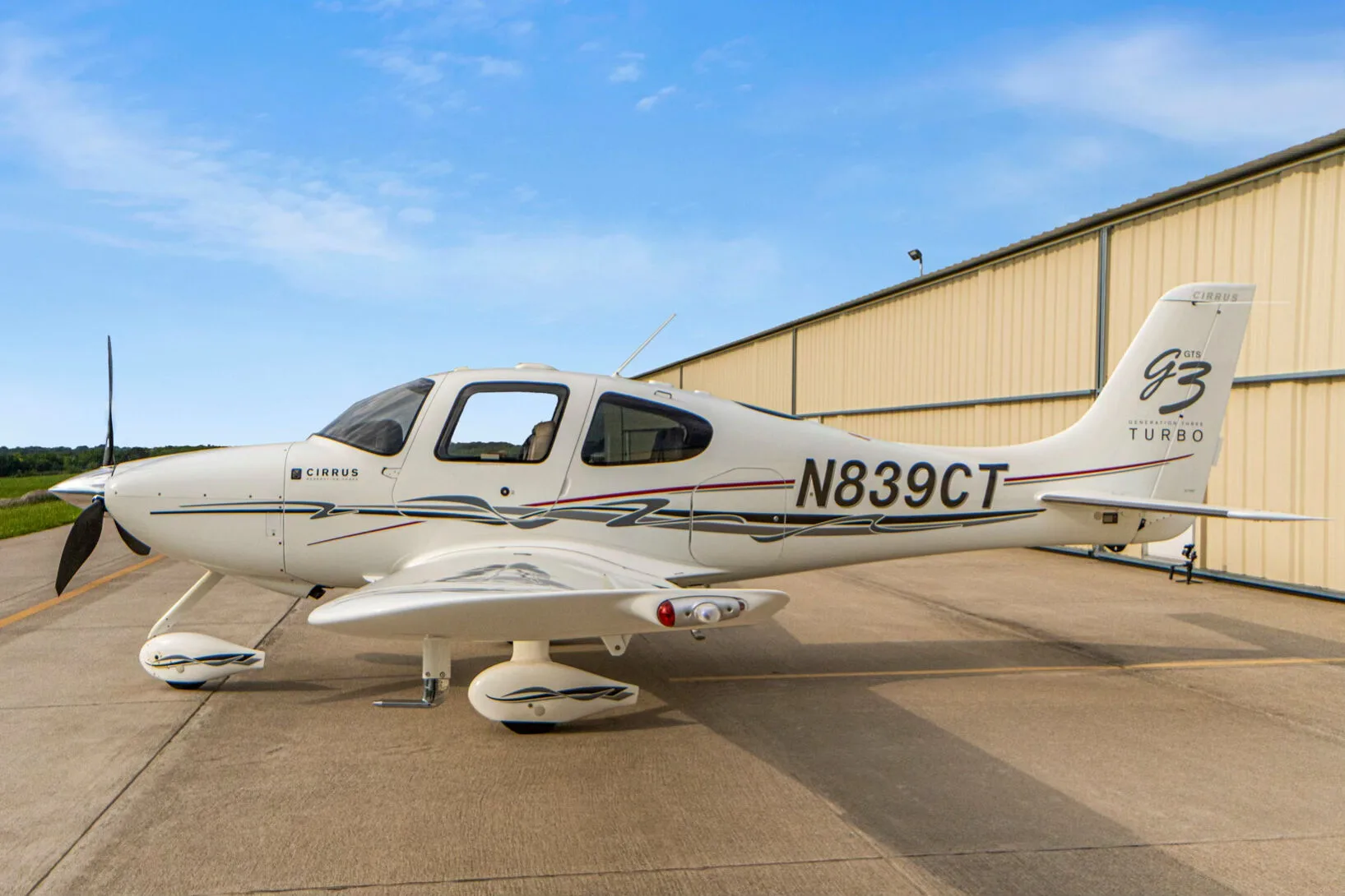 Exterior view of a 2008 Cirrus SR22-G3 Turbo GTS, N839CT.