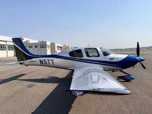 Marketing image of a 2014 Cirrus SR22T-G5.