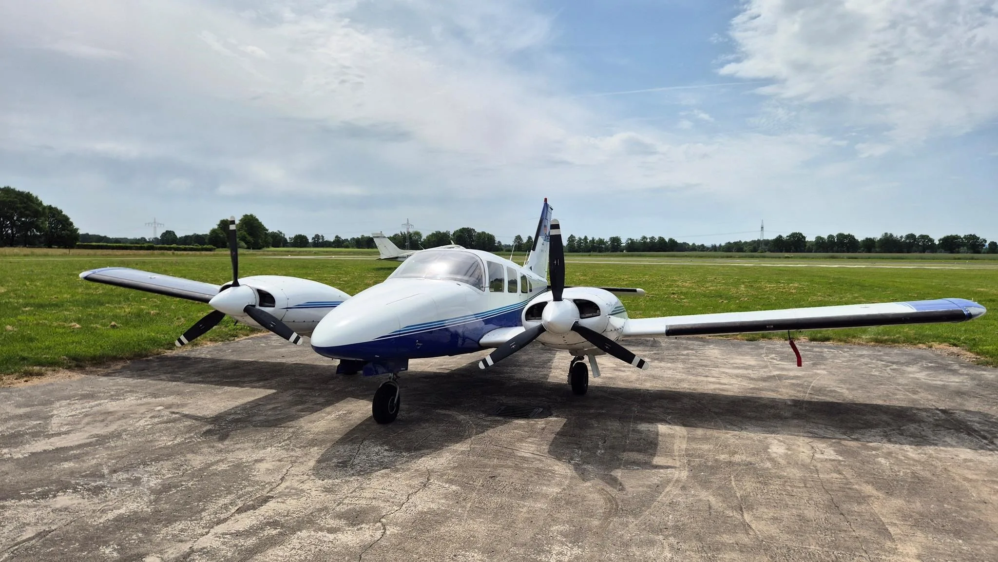 Exterior view of a 1979 PIPER SENECA II, D-GDTP.